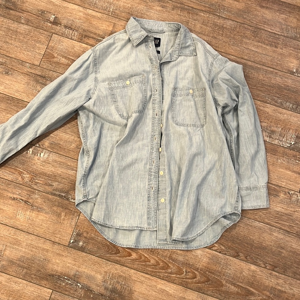 NWT Gap Chambray Denim Shirt